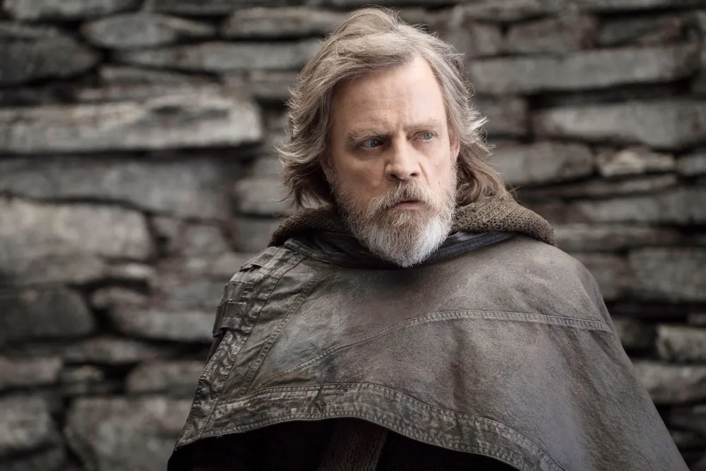 Mark Hamill verrät, dass er Luke Skywalker nicht noch einmal spielen möchte und dass Star Wars sich weiterentwickeln soll. luke skywalker